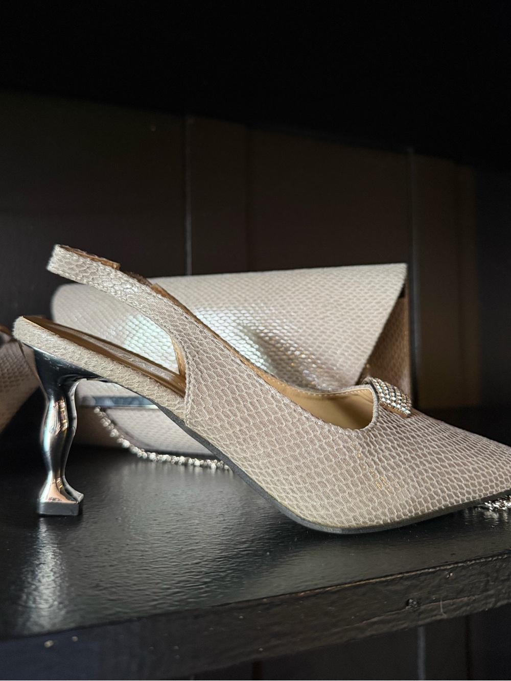 Elegant Women’s Slingback Heels in Pearl with a matching bag! Never worn, size 7